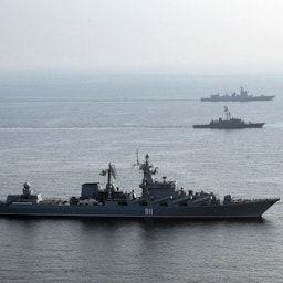 ناوهای جنگی ایران، روسیه و چین در مانور نظامی مشترک در اقیانوس هند؛  ۱ بهمن ۱۴۰۰، مکان دقیق مشخص نیست. (عکس از گتی ایمیجز)