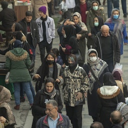 مردم ایران در حال خرید از بازار بزرگ تهران؛ ایران، ۵ دی ۱۴۰۱/ ۲۶ دسامبر ۲۰۲۲. (عکس از گتی ایمیجز)