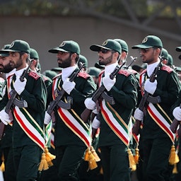 جنود من الحرس الثوري الإيراني يسيرون لإحياء أسبوع الدفاع المقدس في طهران، إيران، في 22 سبتمبر/أيلول 2019. (الصورة عبر شبكة أخبار الطلبة)