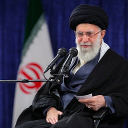 المرشد الأعلى الإيراني آية الله علي خامنئي يلقي خطابا في طهران، إيران في 8 فبراير/شباط 2023. (الصورة عبر موقع المرشد الأعلى الإيراني)