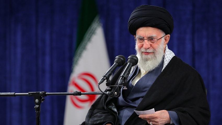 المرشد الأعلى الإيراني آية الله علي خامنئي يلقي خطابا في طهران، إيران في 8 فبراير/شباط 2023. (الصورة عبر موقع المرشد الأعلى الإيراني)