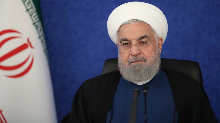 حسن روحانی، رئیس‌جمهور پیشین ایران، در حال افتتاح پروژه‌های وزارت نیرو از طریق یک ویدیو کنفرانس؛ ۲۰ خرداد ۱۴۰۰. (عکس از وبسایت ریاست‌جمهوری ایران)