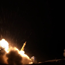صورة صاروخ باليستي من طراز ذو الفقار أطلق ردا على مقتل قاسم سليماني في قاعدة عين الأسد الجوية بالعراق في 8 يناير/ كانون الثاني 2020. (الصورة عبر ايما ميديا)