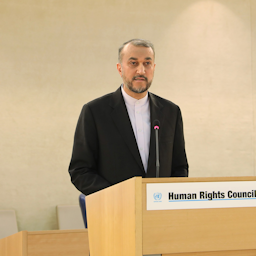 وزير الخارجية حسين أمير عبد اللهيان يلقي كلمة خلال الدورة 52 لمجلس حقوق الإنسان التابع للأمم المتحدة في جنيف بسويسرا. 27 فبراير/شباط 2023. (الصورة عبر موقع وزارة الخارجية الإيرانية)