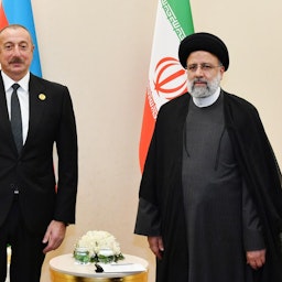 دیدار ابراهیم رئیسی، رئیس‌جمهور ایران، با الهام علی‌اف، رئیس‌جمهور آذربایجان؛ عشق‌آباد، ترکمنستان، ۷ آذر ۱۴۰۰. (عکس از ریاست‌جمهوری آذربایجان)