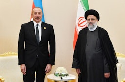 الرئيس الأذربيجاني إلهام علييف يلتقي الرئيس الإيراني إبراهيم رئيسي في عشق أباد، تركمانستان. 28 نوفمبر/تشرين الثاني 2021 (الصورة عبر موقع الرئاسة الأذربيجانية)