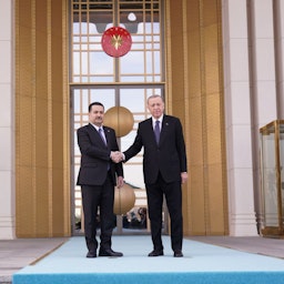 الرئيس التركي رجب طيب أردوغان يستقبل رئيس الوزراء العراقي محمد شياع السوداني في أنقرة، تركيا. يوم 21 مارس/آذار 2023. (المصدر: صفحة السوداني عبر تويتر)