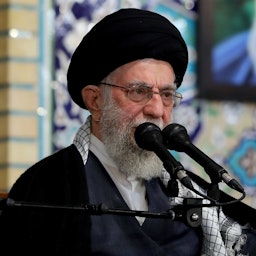المرشد الأعلى الإيراني آية الله علي خامنئي يلقي كلمة بمناسبة النوروز في مشهد بإيران. 21 مارس/آذار 2023 (الصورة عبر موقع المرشد الأعلى الإيراني)