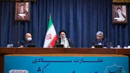 دیدار مسعود میرکاظمی، رئیس سازمان برنامه و بودجه، با رئیس‌جمهور ابراهیم رئیسی؛ تهران، ایران، ۲۳ آبان ۱۴۰۱. (عکس از خبرگزاری ایرنا)
