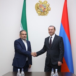 الأمين العام لمجلس الأمن الأرميني أرمين غريغوريان يلتقي بنظيره الإيراني علي شمخاني في يريفان، أرمينيا في 7 يوليو/تموز 2022. (الصورة عبر وكالة الأنباء الأرمينية)