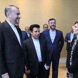 وزير الخارجية الإيراني حسين أمير عبد اللهيان يلتقي بنظيرته البلجيكية حجة لحبيب في جنيف، سويسرا يوم 27 فبراير/شباط 2023. (الصورة عبر وزارة الخارجية الإيرانية)