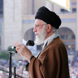 سخنرانی عمومی آیت‌الله علی خامنه‌ای، رهبر ایران، به مناسبت عید فطر؛ تهران، ایران، ۲ اردیبهشت ۱۴۰۲. (عکس از وبسایت رهبر ایران)