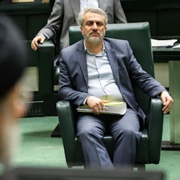 جلسة برلمانية لسحب الثقة من وزير الصناعة رضا فاطمي أمين بوجود الرئيس الإيراني إبراهيم رئيسي في طهران، إيران، في 30 أبريل/نيسان 2023. (الصورة عبر إيكو إيران)