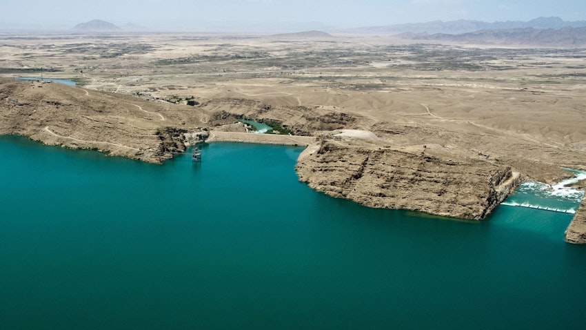 منظر جوي لسد كجكي الواقع على نهر هلمند في أفغانستان. 22 مايو/أيار 2012 .(الصورة عبر ويكيميديا كومنز)