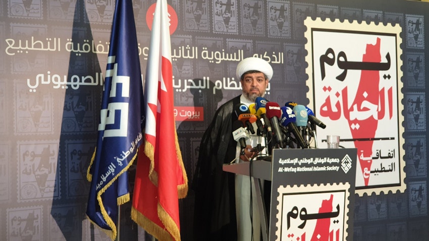 حسین الدیهی، یکی از اعضای ارشد جمعیت الوفاق بحرین، در حال انتقاد از مقامات بحرینی در یک رویداد؛ بیروت، لبنان، ۱۸ شهریور ۱۴۰۱/ ۹ سپتامبر ۲۰۲۲. (عکس از توییتر یوسف الجمری)