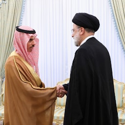 الرئيس الإيراني إبراهيم رئيسي يلتقي وزير الخارجية السعودي فيصل بن فرحان آل سعود في طهران، إيران، يوم 17 يونيو/حزيران 2023. (الصورة عبر موقع الرئاسة الإيرانية)