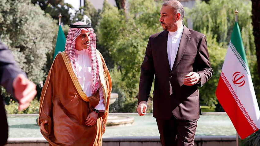 حسین امیرعبداللهیان، وزیر امور خارجهی ایران، در حال استقبال از فیصل بن فرحان آل سعود، وزیر خارجهی عربستان سعودی؛ تهران، ایران، ۲۷ خرداد ۱۴۰۲. (عکس از زهرا سادات راد/ باشگاه خبرنگاران جوان) حسین امیرعبداللهیان، وزیر امور خارجهی ایران، در حال استقبال از فیصل بن فرحان آل سعود، وزیر خارجهی عربستان سعودی؛ تهران، ایران، ۲۷ خرداد ۱۴۰۲. (عکس از زهرا سادات راد/ باشگاه خبرنگاران جوان)