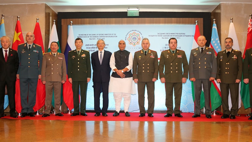 وزراء دفاع منظمة شنغهاي للتعاون يجتمعون في نيودلهي، الهند، في 28 أبريل/نيسان 2023. (الصورة من وزارة الدفاع الهندية عبر ويكيميديا كومنز)