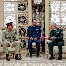 رئيس أركان القوات المسلحة الإيرانية يلتقي قائد الجيش الباكستاني عاصم منير في طهران، إيران في 15 يوليو/تموز 2023. (الصورة عبر وكالة ديفا الإخبارية)