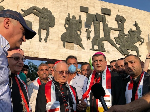 صورة للكاردينال العراقي لويس روفائيل ساكو في ساحة التحرير ببغداد. 4 نوفمبر/تشرين الثاني 2019. (المصدر: البطريركية الكلدانية/ عبر الفيسبوك)