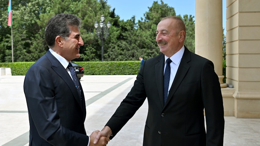 نيجيرفان بارزاني، رئيس إقليم كردستان العراق، في استقبال الرئيس الأذربيجاني إلهام علييف في باكو، أذربيجان. 18 يوليو/تموز 2023. (الصورة عبر موقع الرئاسة الأذربيجانية)