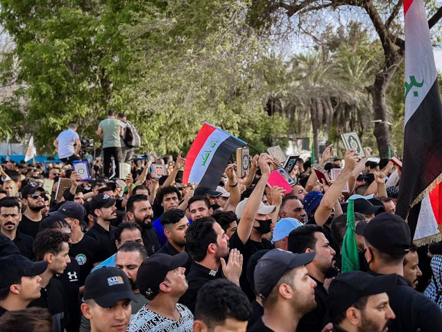 عراقی‌ها در حال تظاهرات علیه قرآن‌سوزی در دانمارک و سوئد؛ بغداد، عراق، ۳۱ تیر ۱۴۰۲/ ۲۲ ژوئیه ۲۰۲۳. (عکس از رسانه‌های اجتماعی)