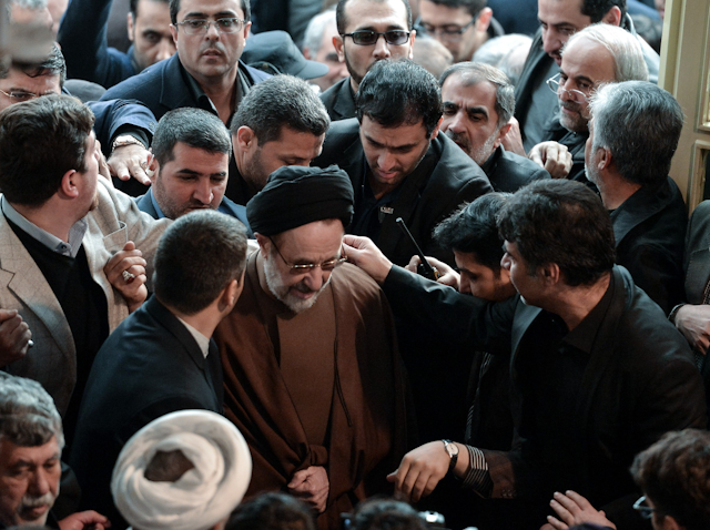 محمد خاتمی، رئیس‌جمهور سابق ایران، در مراسم تشییع اکبر هاشمی رفسنجانی، رئیس‌جمهور سابق ایران؛ تهران، ایران، ۲۰ دی ۱۳۹۵. (عکس از گتی ایمیجز)