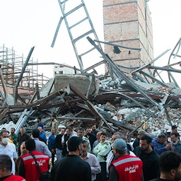 أنقاض المباني الـخمسة المتلاصقة التي انهارت على التوالي جنوبي طهران، إيران في 6&nbsp;أغسطس/آب 2023.&nbsp;(الصورة عبر وكالة تسنيم الإخبارية)
