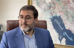 نائب وزير الداخلية للشؤون السياسية المعزول محمد رضا غلام رضا. التاريخ والمكان الدقيقان غير معروفين. (الصورة عبر جماران)