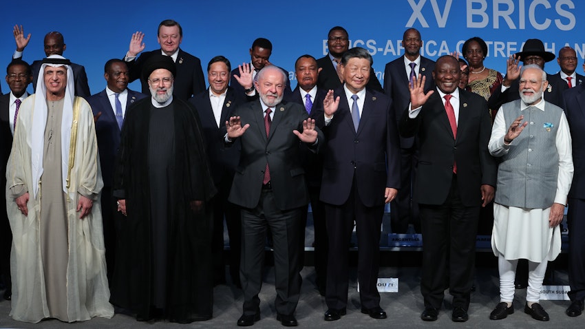 قادة دول البريكس يلتقطون صورة جامعة في القمة السنوية الرابعة عشرة في جوهانسبرغ، جنوب أفريقيا، يوم 24 أغسطس/آب 2023. (الصورة عبر موقع الرئاسة الإيرانية)