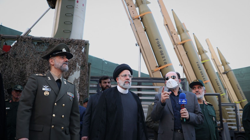 الرئيس الإيراني إبراهيم رئيسي في حفل إزاحة الستار عن الطائرة المقاتلة المسيرة مهاجر 10 في طهران، إيران. 22 أغسطس/آب 2023. (الصورة عبر موقع الرئاسة الإيرانية)