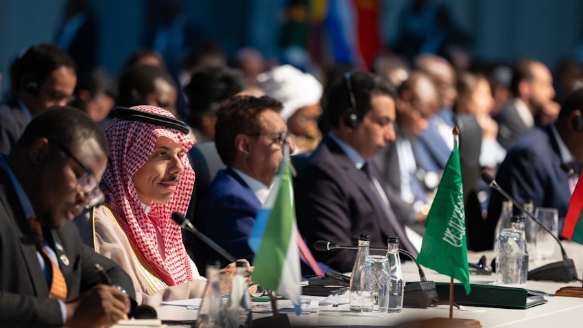 وزير الخارجية السعودي فيصل بن فرحان آل سعود يحضر قمة البريكس في جوهانسبرغ بجنوب أفريقيا، يوم 24 أغسطس/آب 2023. (المصدر: صفحة وزارة الخارجية السعودية بالإنكليزية على تويتر)