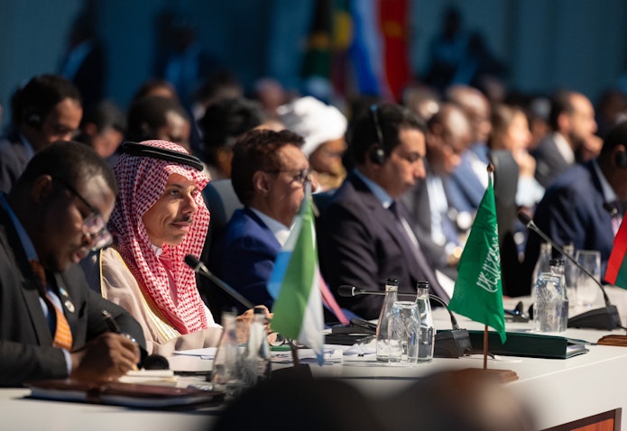 وزير الخارجية السعودي فيصل بن فرحان آل سعود يحضر قمة البريكس في جوهانسبرغ بجنوب أفريقيا، يوم 24 أغسطس/آب 2023. (المصدر: صفحة وزارة الخارجية السعودية بالإنكليزية على تويتر)