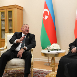 Iran’s President Ebrahim Raisi meets with his Azerbaijani counterpart Ilham Aliyev in Ashgabat, Turkmenistan on Nov. 28, 2021. (Photo via Iranian presidency)