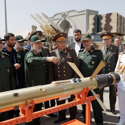 وزير الدفاع الروسي سيرغي شويغو يزور معرض القوة الجوية التابعة للحرس الثوري الإسلامي في طهران، إيران، في 20 سبتمبر/أيلول 2023. (الصورة عبر موقع وزارة الدفاع الروسية)