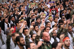 أعضاء من قوة الباسيج التطوعية المتشددة يحضرون اجتماعًا في طهران، إيران. 23 نوفمبر /تشرين الثاني 2016. (الصورة عبر الموقع الإلكتروني للمرشد الأعلى الإيراني)