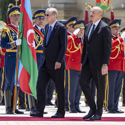 الرئيس الأذربيجاني إلهام علييف يستقبل نظيره التركي رجب طيب أردوغان في باكو، أذربيجان، في 13 يونيو /حزيران 2023. (المصدر: موقع الرئاسة التركية على منصة أكس)