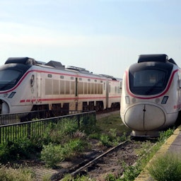 الحكومة الصينية تزود خط بغداد-البصرة في العراق بالقطارات. 4 أبريل/نيسان 2016. (تصوير ديفيد ستانلي عبر ويكيميديا كومنز)