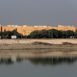 تصویری از ساختمان سفارت ایالات متحده؛ بغداد، عراق، ۱۳ دی ۱۳۹۸/ ۳ ژانویه ۲۰۲۰. (عکس از گتی ایمیجز)