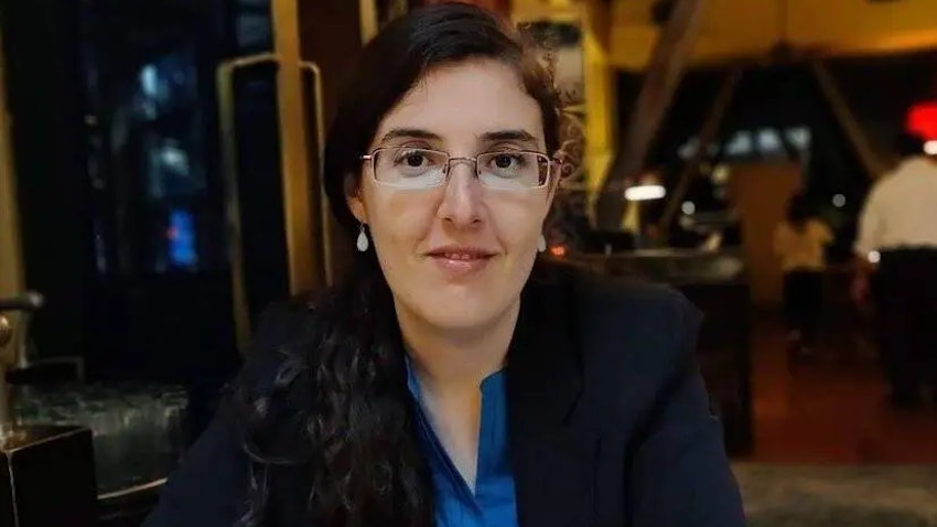 الصحفية والباحثة الإسرائيلية الروسية إليزابيث تسوركوف. (الصورة عبر عائلة إليزابيث تسوركوف)