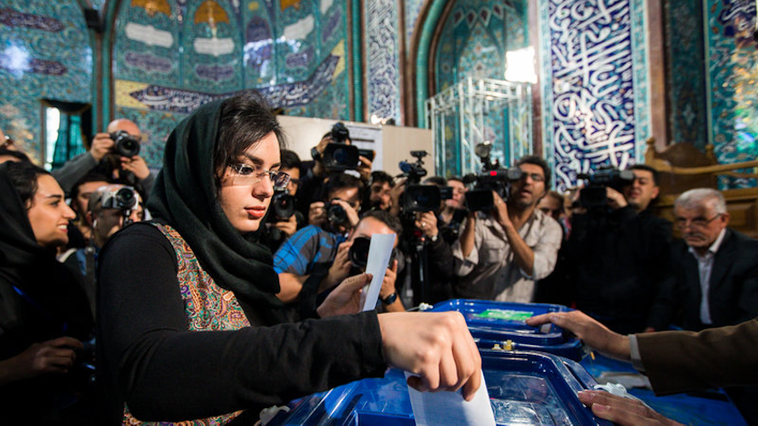 A woman casting her ballot in the 2016 parliamentary elections in Tehran, Iran on Feb. 26, 2016. (Photo by Mehdi Ghasemi via ISNA)