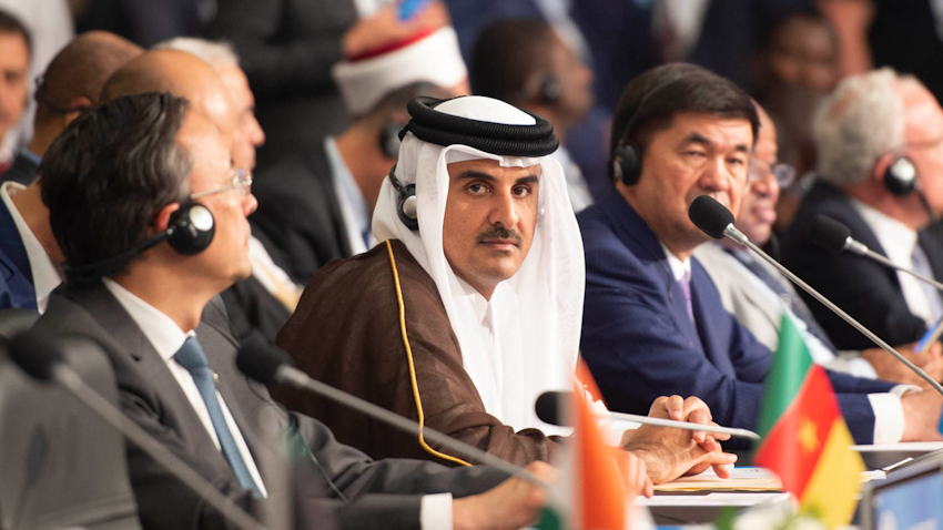 أمير قطر الشيخ تميم بن حمد آل ثاني يشارك في قمة منظمة التعاون الإسلامي في إسطنبول، تركيا، في 18 مايو/أيار 2018. (الصورة عبر الديوان الأميري القطري)