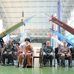 المرشد الأعلى آية الله علي خامنئي يتحدث في معرض أقامته القوة الجوية التابعة للحرس الثوري الإسلامي في طهران، إيران. 19 نوفمبر/تشرين الثاني 2023. (الصورة عبر الموقع الإلكتروني للمرشد الأعلى الإيراني)