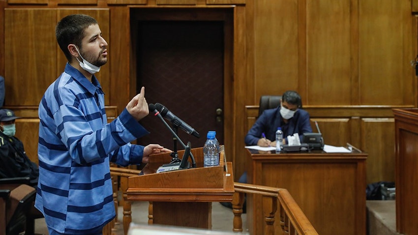 المتظاهر المسجون محمد قبادلو يحضر جلسة المحكمة في طهران، إيران، في 10 ديسمبر/كانون الأول 2022. (الصورة عبر وكالة ميزان للأنباء)