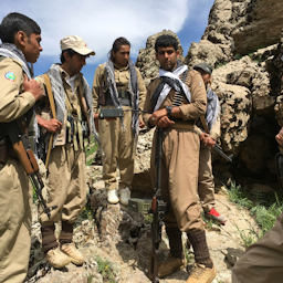 اعضای حزب دموکرات کردستان ایران (حدکا) در نزدیکی مرز عراق و ایران؛ تاریخ دقیق تصویر مشخص نیست. (عکس از گتی ایمیجز)