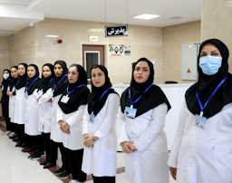 جمعی از پرستاران بیمارستان شهید سلیمانی؛ فردیس، ایران، ۲۷ تیر ۱۴۰۲. (عکس از وبسایت ریاست‌جمهوری ایران)
