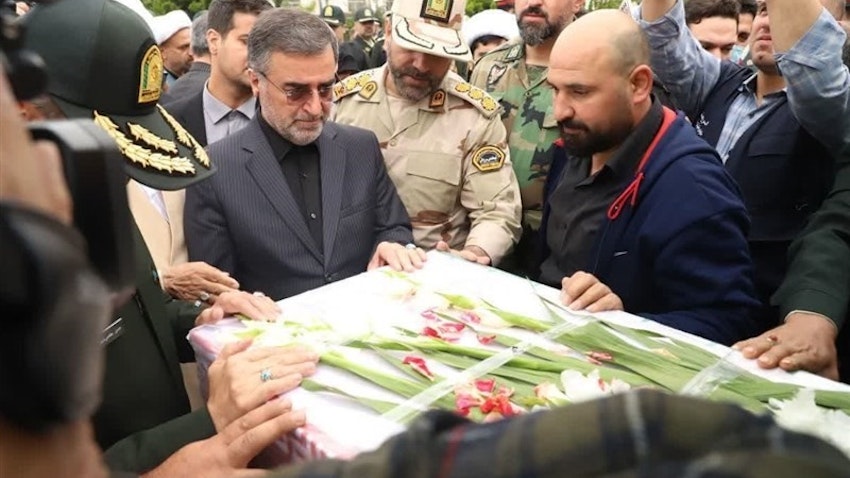 مراسم جنازة حارس أمن إيراني قُتل في هجوم جيش العدل الأخير في سفادكوه، إيران. 6 أبريل/نيسان 2024. (الصورة عبر وكالة تسنيم للأنباء)