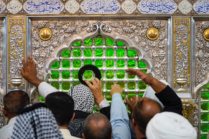 Pilgrims visit shrine of Ali bin Abi Talib in Najaf, Iraq on Oct. 20, 2023. (Photo via imamali.net)