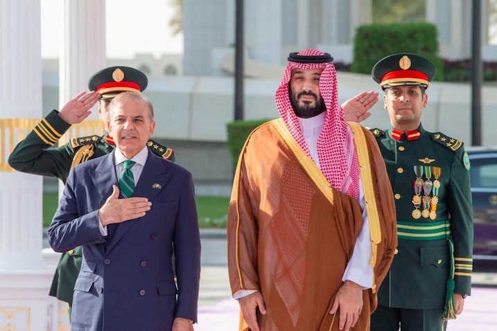 Pakistan navigates Saudi pact amid effort to mediate Iran-US deal