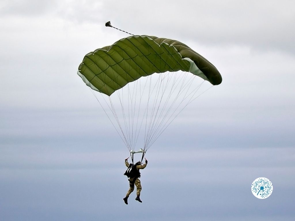 Military parachute